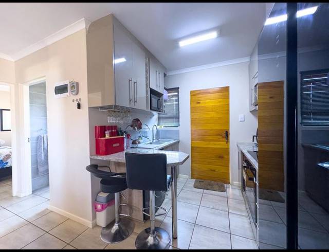 2 BEDROOM TOWNHOUSE FOR SALE IN BISHOPSTOWE